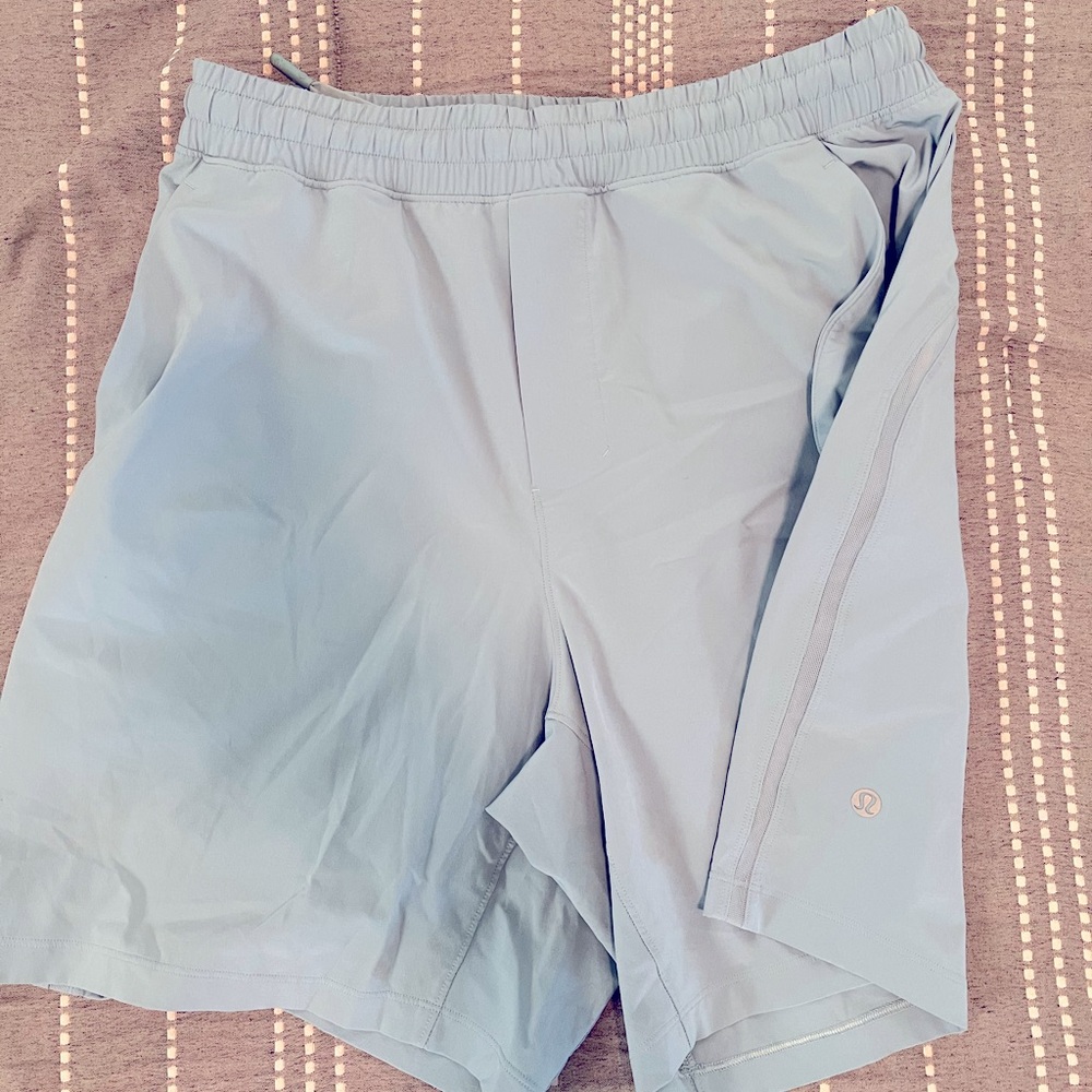Lululemon men’s 7” pace breaker lined shorts light blue